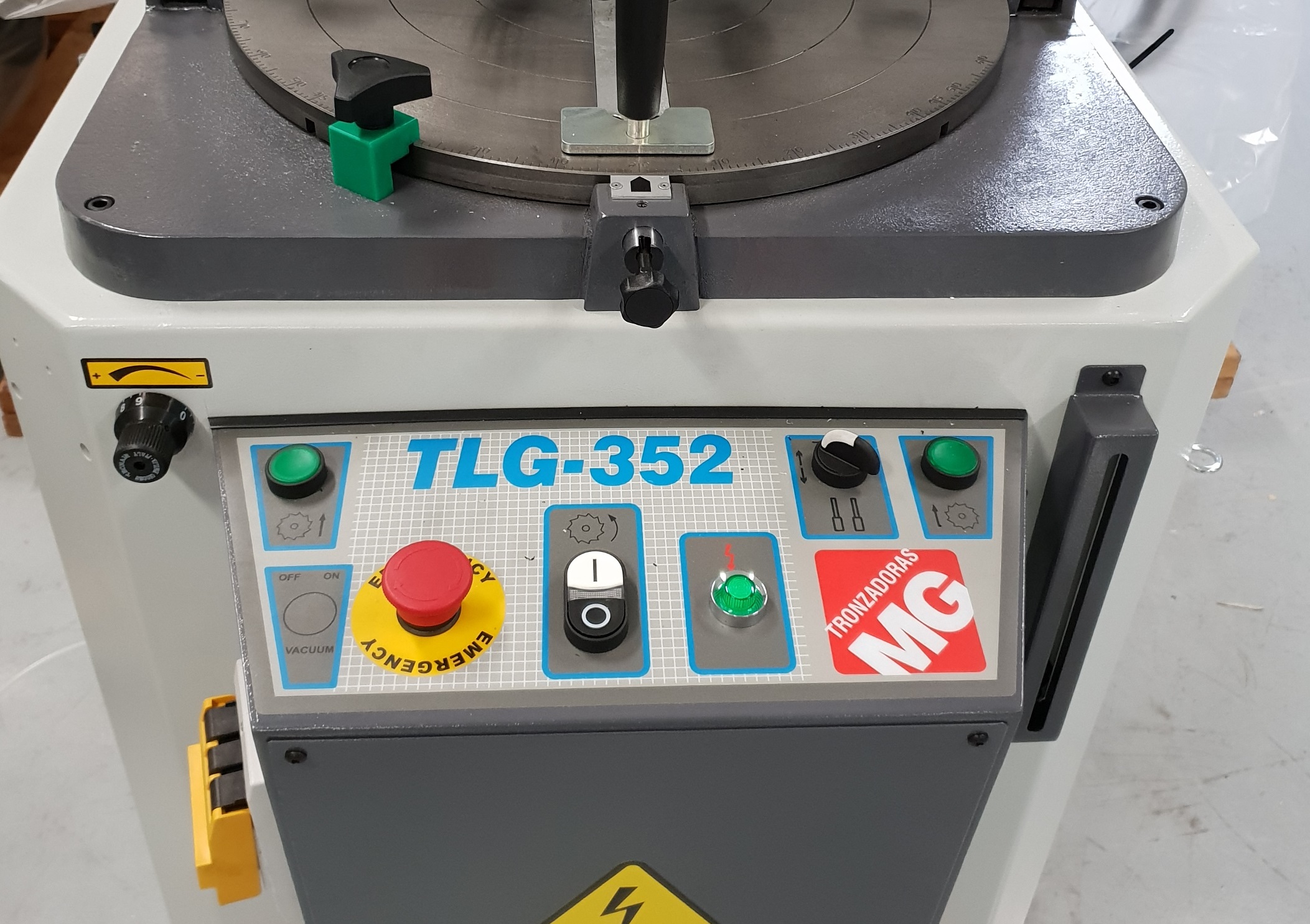TLG 352A ALUMINIUMZAAGMACHINE