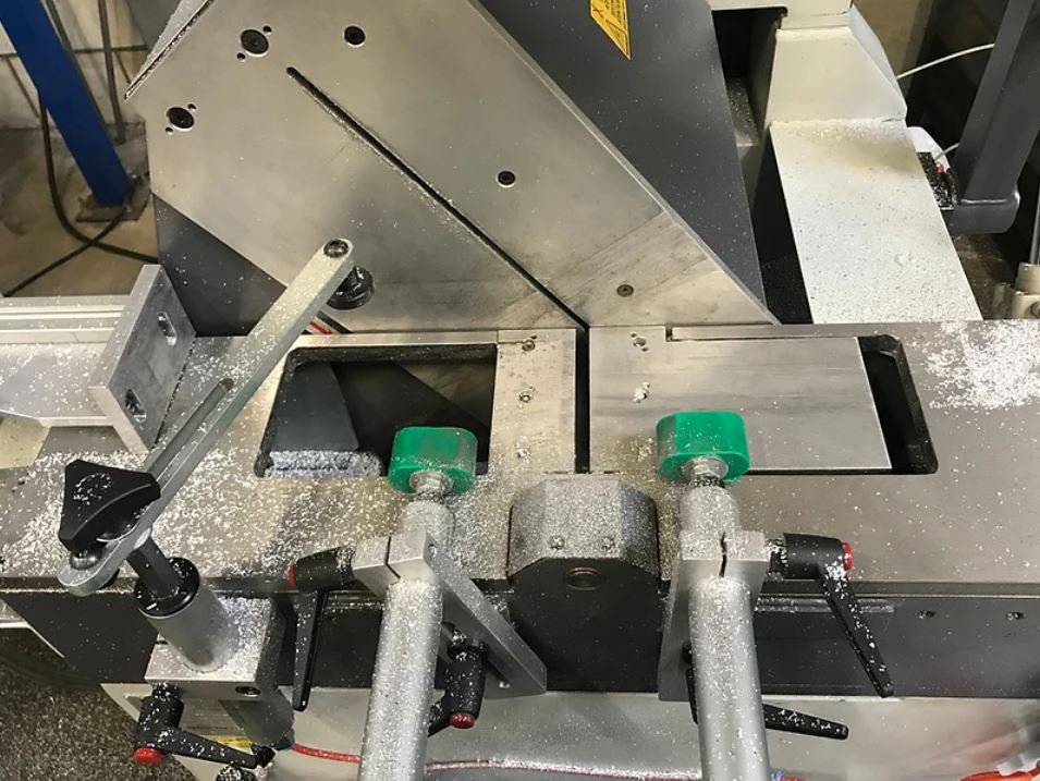 Tronzadoras FRONT 450 AAG CNC Zaagautomaat Met Verstek 1